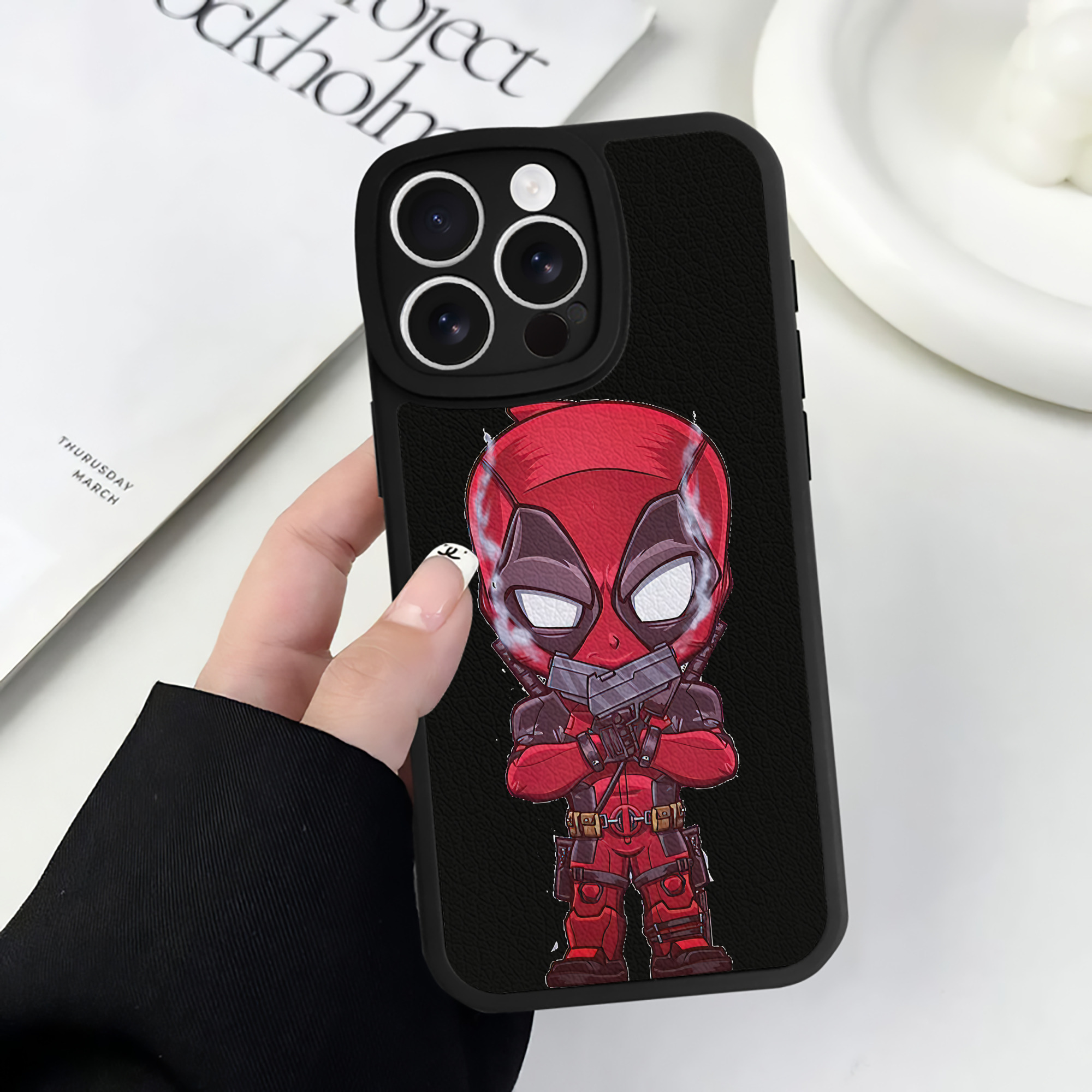 （画像用） Deadpool デッドプール 【iPhone 16シリーズ対応】シリコンスマホケース（レザー調） 材質：シリコン